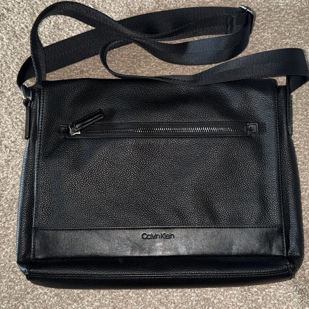 Calvin Klein Textured Black faux leather Messenger Bag